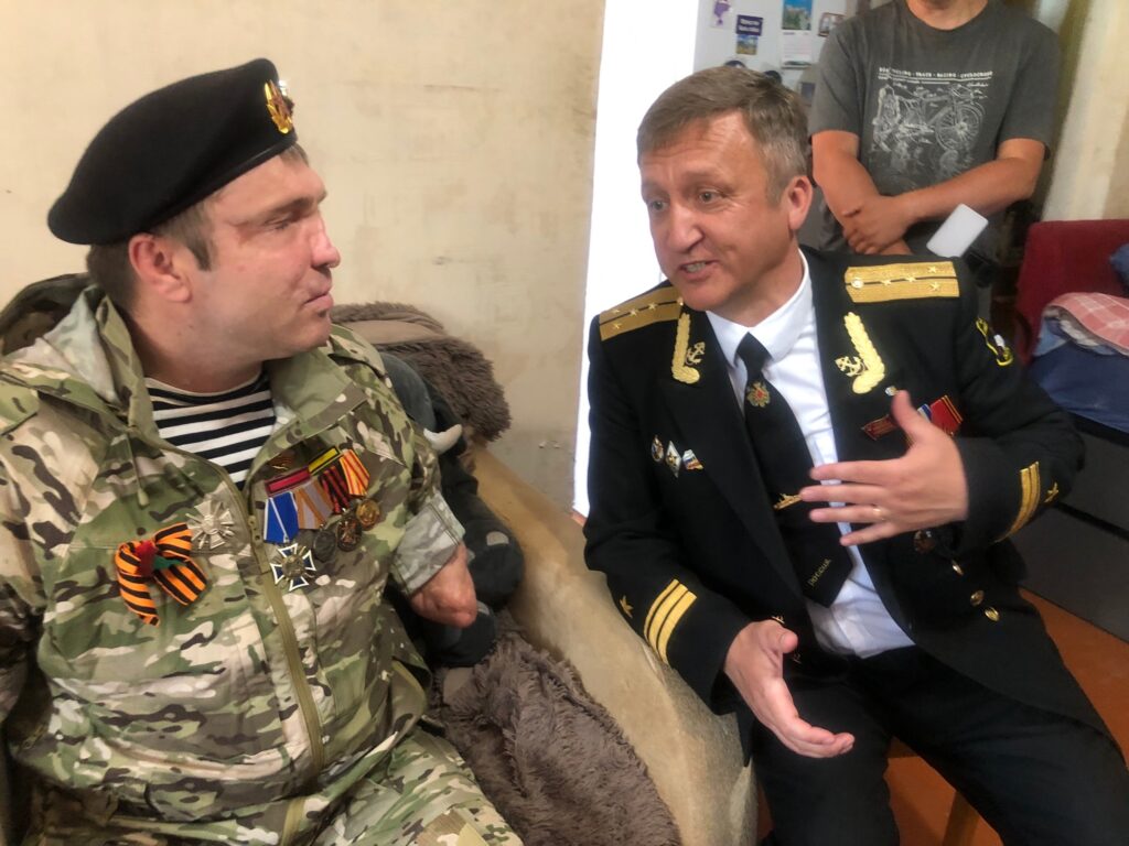Иван Липовский помогает семье Александра Филяева